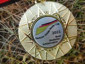 Die begehrte Medaille bei Deutschen Schüler-Rudercup