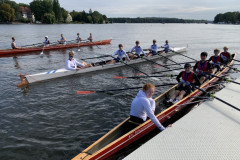 Die drei erfolgreichen Boote beim Schüler-Rudercup der Jungen U15 im Gig-4x+: vorne das Ratsgymnasium Osnabrück, dahinter das Friedrich-Schiller-Gymnasium Preetz und das Besselgymnasium Minden