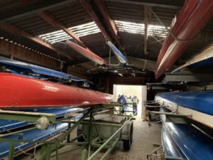 Gymnasium Bad Essen: Die Bootshalle mit den Booten