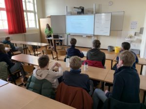 Den Workshop „Steuern bei Regatten“ leitete WM-Teilnehmerin Elisa Saks