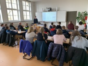 Viele Teilnehmer beim Steuerleutelehrgang mit Tjark Hindersmann