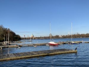 Spaziergang zum Schülerbootshaus der Stadt Hannover am Maschsee