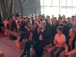 Unter den Zuschauern war auch der ehemalige Protektor der Angelaschule und des Gymnasiums Bersenbrück Peter van Roye. Bei den Olympischen Spielen 1976 in Montreal gewann er die Bronzemedaille im Zweier-ohne