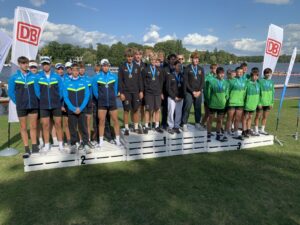 Siegerehrung der Jungen U18: Sportschulen Halle, vor Sportschule Potsdam und Sportgymnasium Dresden