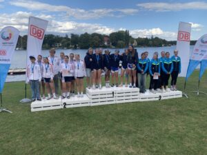 Siegerehrung der Mädchen U15: Humboldtschule Hannover, vor Schillerschule Frankfurt und Sportschule Potsdam
